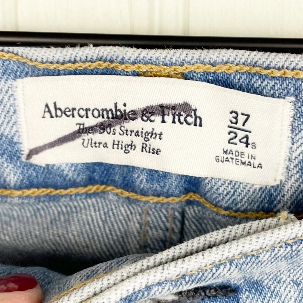 NEW Abercrombie and Fitch The 90s Straight Ultra High Rise Jean Plus Size 24S 37